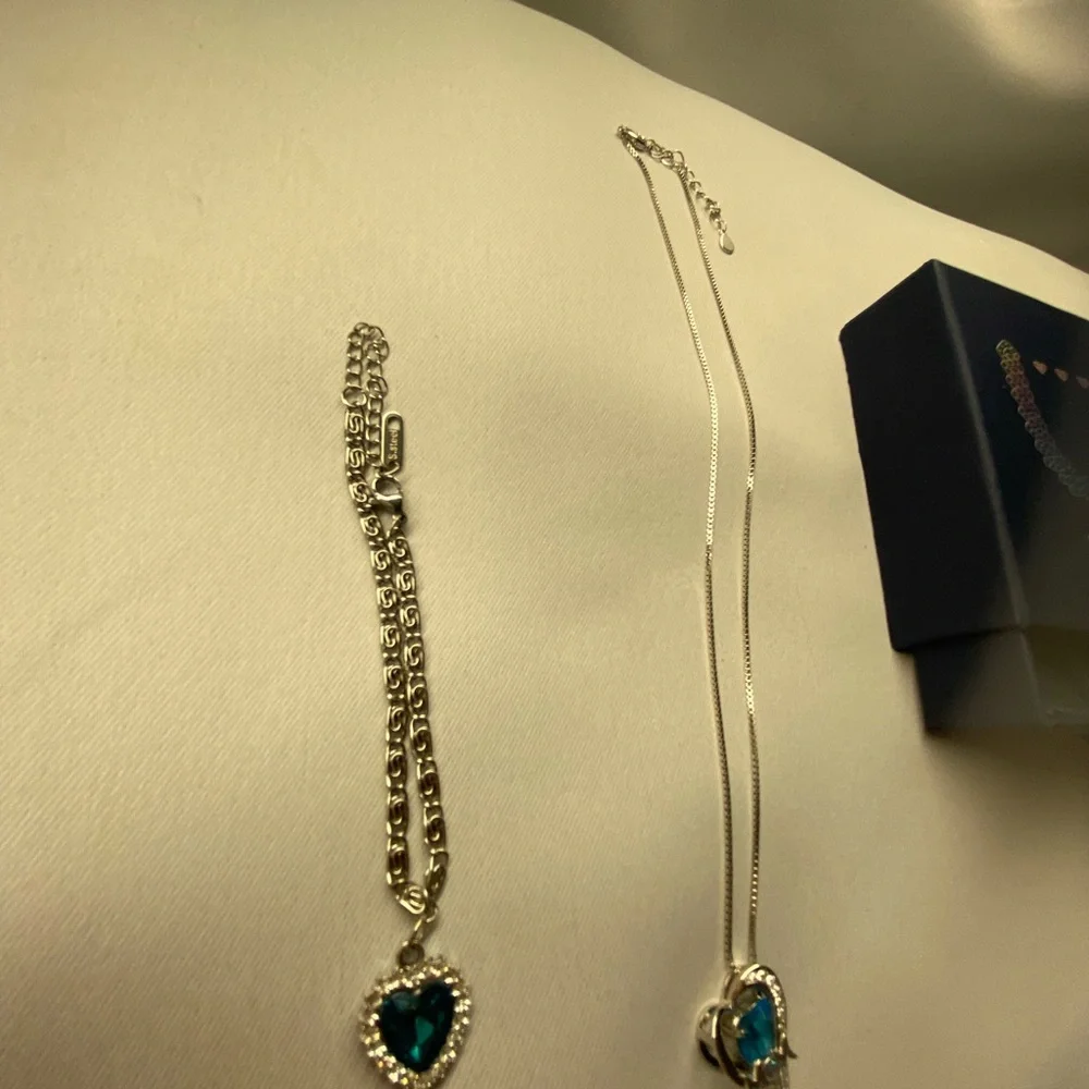 Elegant Silver Heart Necklace and Bracelet Set - Picture 2 of 2